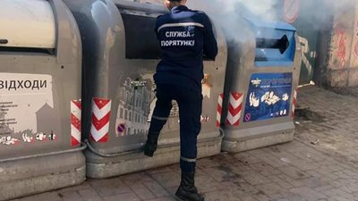 У Львові підпалили сміттєві контейнери (ФОТО)