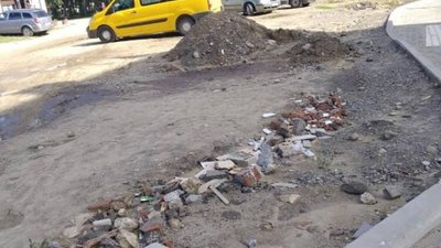 У Новояворівську не ремонтують тротуари (ФОТО)
