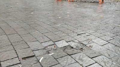 Як у парках Львова руйнуються тротуари після ремонту (ФОТО)