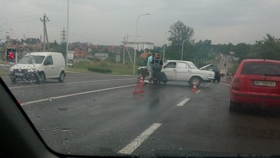У Малехові не розминулись автомобілі (ФОТО)