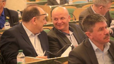 Як депутати Львівської облради зібрались на скандальну сесію (ФОТОРЕПОРТАЖ)