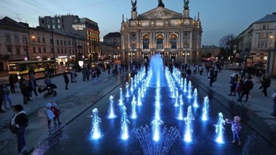 Головний фонтан міста Львова відновив роботу