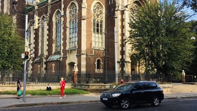 Із вулиці Бандери у Львові хочуть вкрасти бруківку, яка видобувалася в австрійських Альпах (ФОТО)