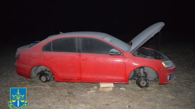 У Краковці на заправці обікрали авто одесита (ВІДЕО)