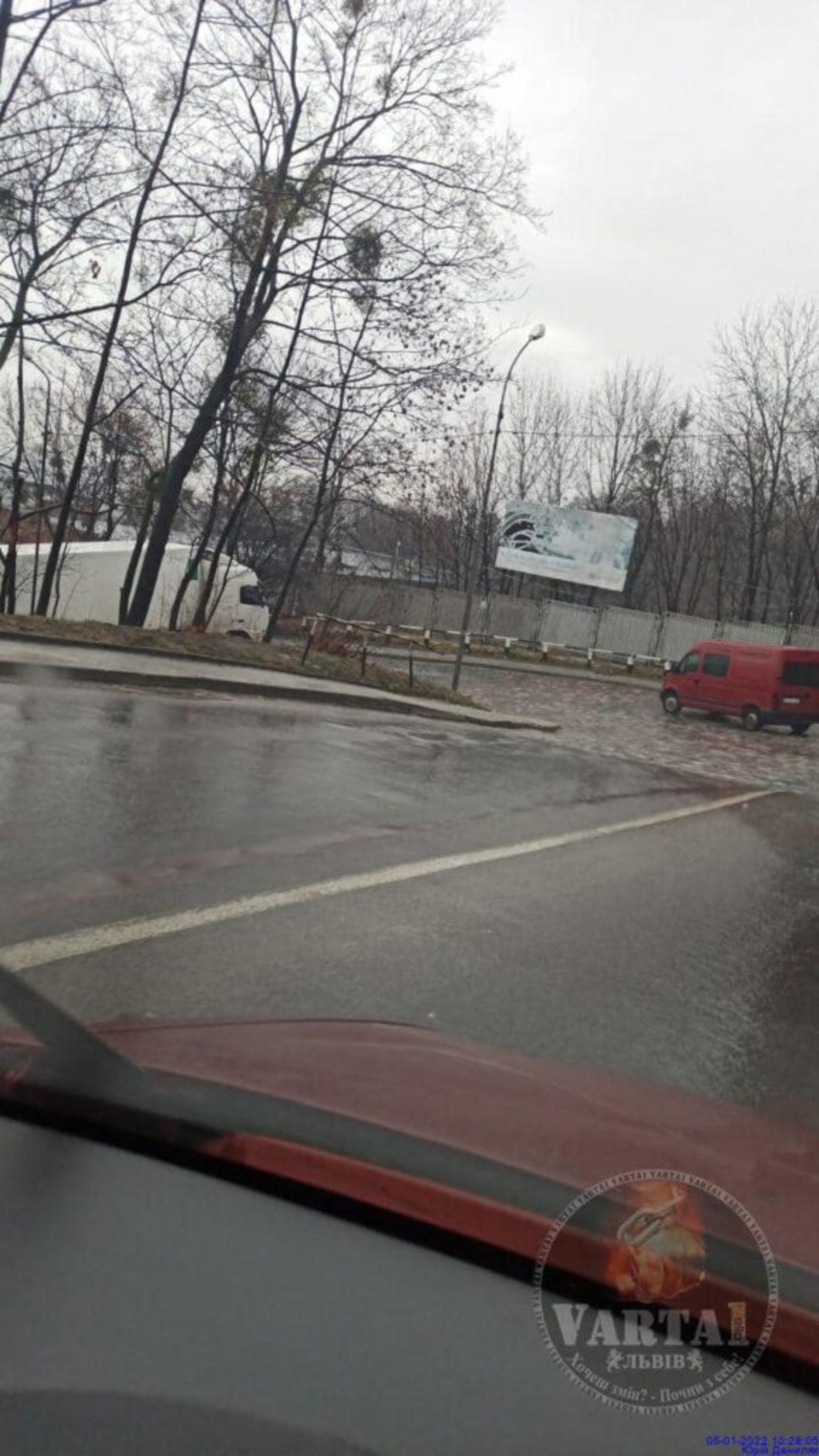 У Львові поламана вантажівка зупинила рух транспорту, фото Варта-1
