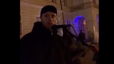 У центрі Львова побили російськомовного вуличного музиканта (ВІДЕО)