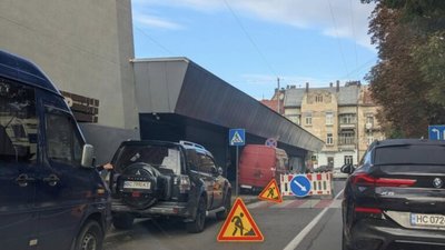 У Львові комунальники зупинили ремонт