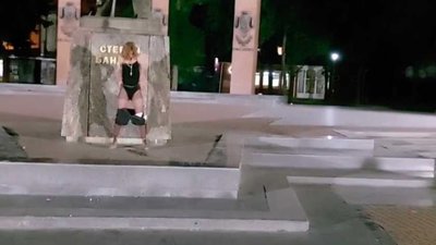У Львові дівчина справила нужду під пам’ятником Бандери (ФОТО)