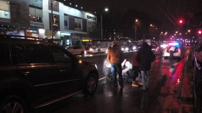 У центрі Львова авто збило чоловіка