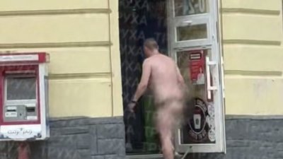 У центрі Львова голий чоловік зайшов у магазин