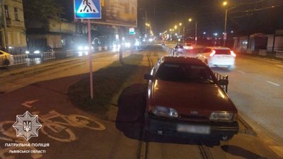 У Львові п’яний водій їхав колією для громадського транспорту
