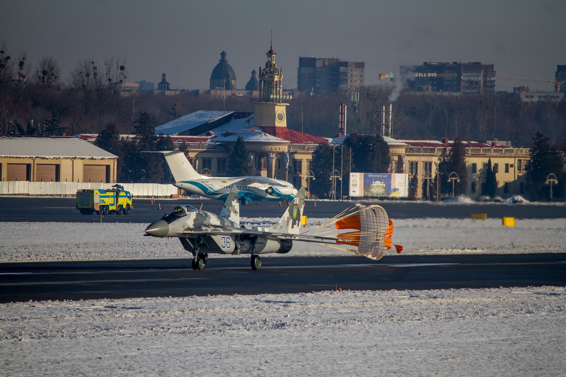 Львівські авіаремонтники передали війську відновлений літак МіГ-29