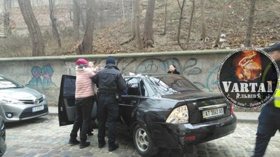 У Львові жінка протаранила дві автівки