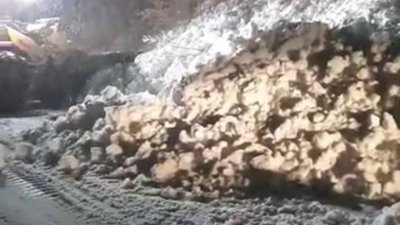 На дорогу "Мукачево - Львів" зійшло дві снігові лавини (ВІДЕО)